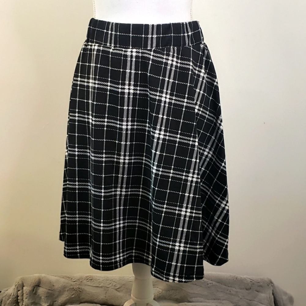 EUC Shein Curve Black and White Plaid Skater Skirt 2X